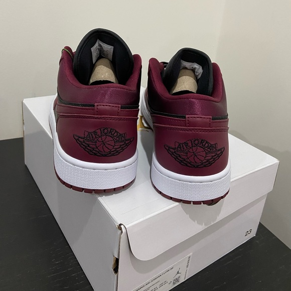 Nike Air Jordan 1 Low (12W) (11/10.5M) - Picture 2 of 7